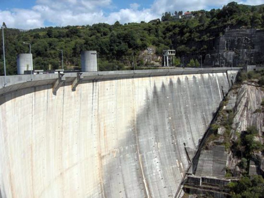 Barragem hidro-eléctrica do Alto-Lindoso (Parque Nacional Peneda-Gerês)